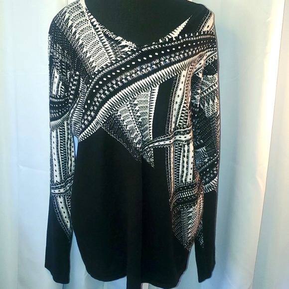 la madona black and white sweater - Picture 1 of 6